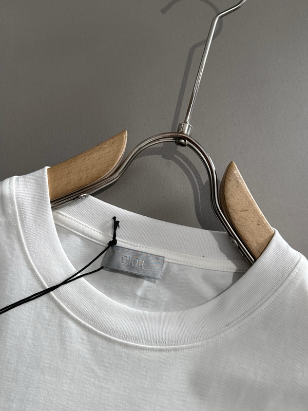 ブランドTシャツ側面デザイン